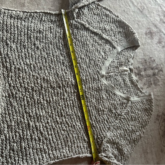 Free People Light Gray Textured Knit V-Neck Sweater Size XS Boho Preppy Bohemian - Picture 5 of 11